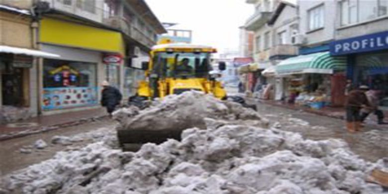 Belediyeden kar mesaisi Belediyeden kar mesaisi