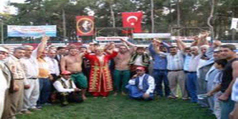 Bengü güreşlerinde Başpehlivan Salih Erinç