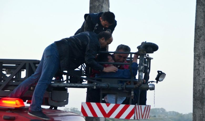 İntiharı Polis Önledi İntiharı Polis Önledi