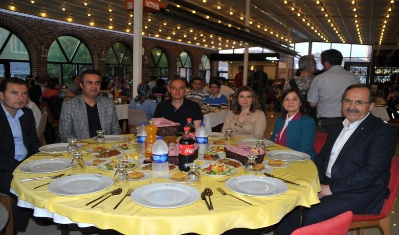 Lösemililer İle Protokol İftarda Buluştu Lösemililer İle Protokol İftarda Buluştu
