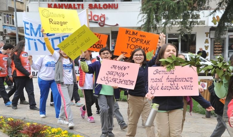 Öğrenciler Doğa İçin Yürüdü