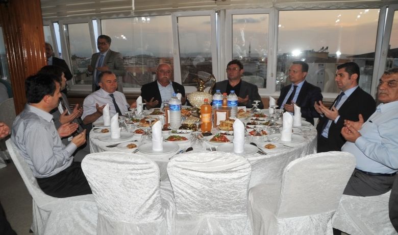Bafralı Çiftçiler İftarda Buluştu Bafralı Çiftçiler İftarda Buluştu