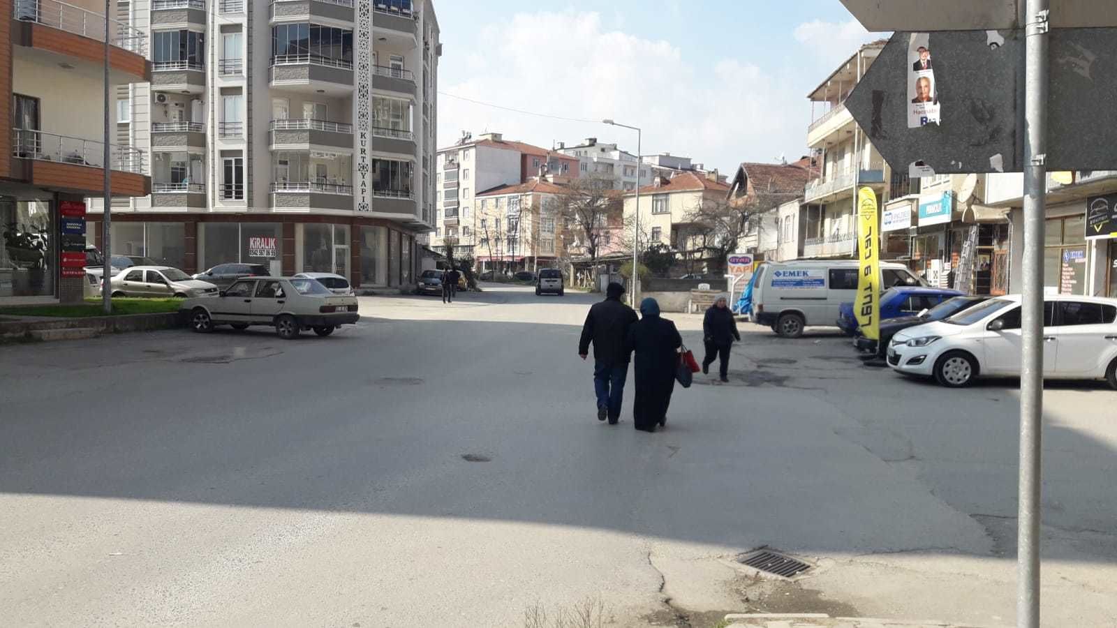 Kaldırımsız Cadde!