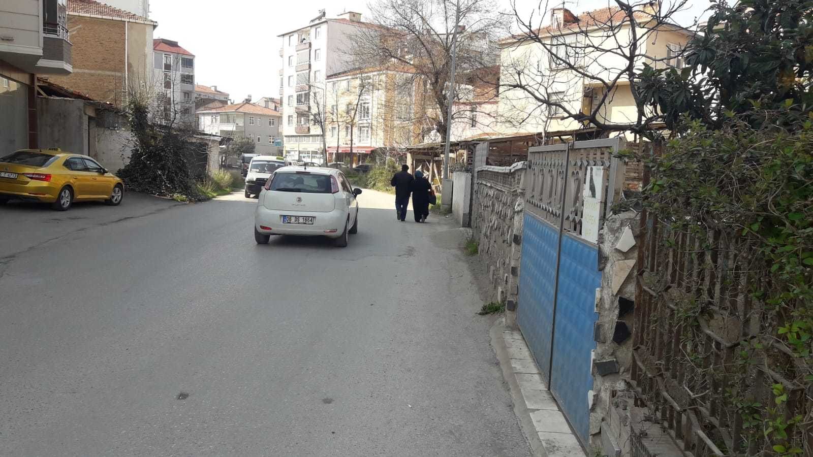 Kaldırımsız Cadde!