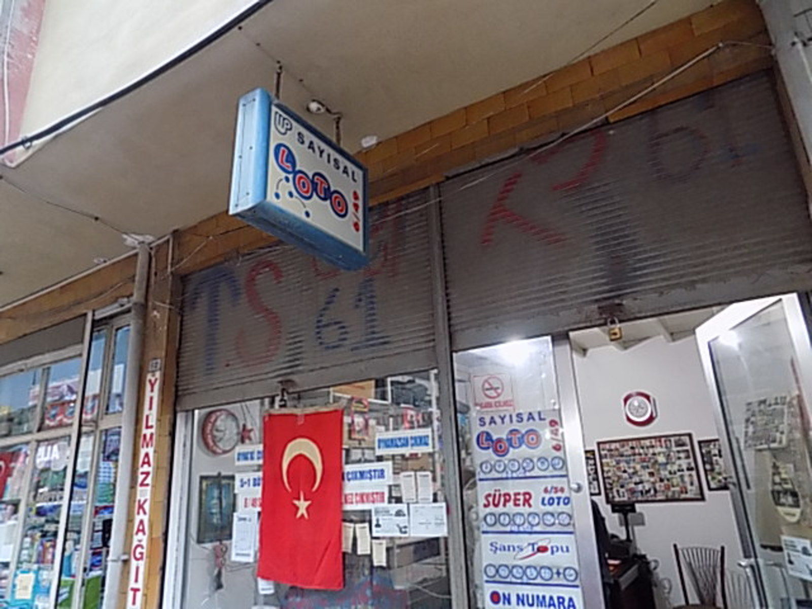 Ünal Hatipoğlu'nun vefa duvarı
