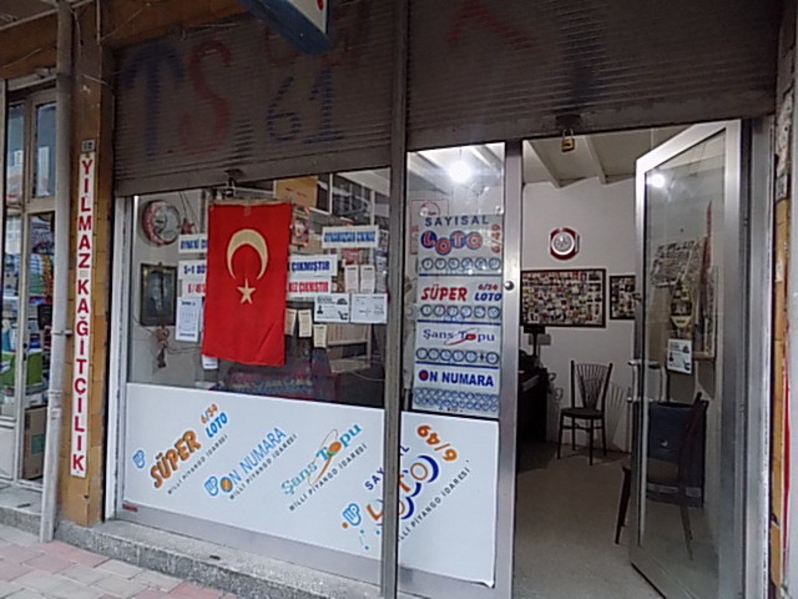 Ünal Hatipoğlu'nun vefa duvarı