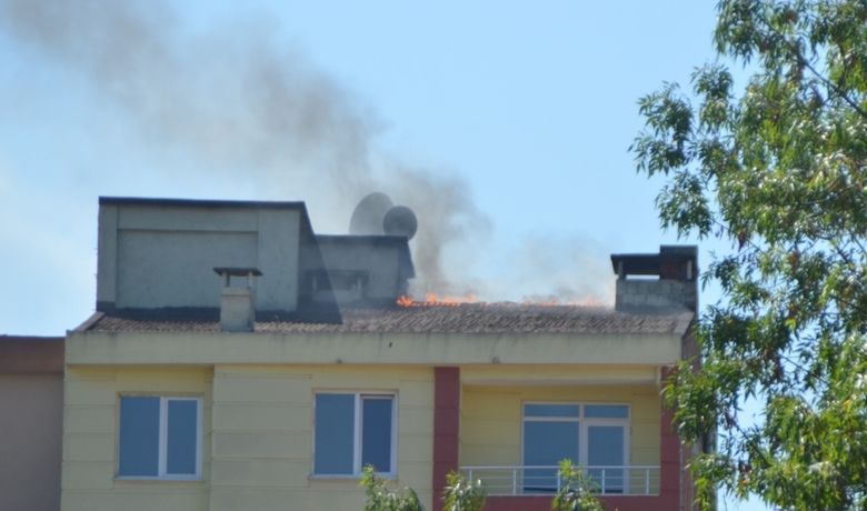 Çatı Yangını Korkuttu Çatı Yangını Korkuttu
