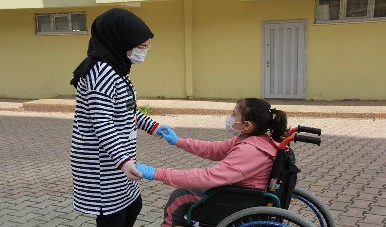 Dans etmeyi özlediler
Dans etmeyi özlediler