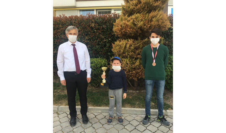 Kapıya teslim ödül töreni
Kapıya teslim ödül töreni