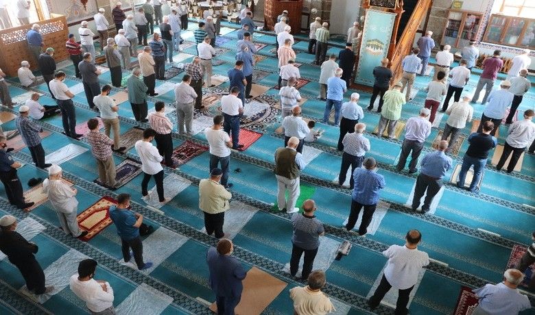 Cami içinde ilk cuma
Cami içinde ilk cuma