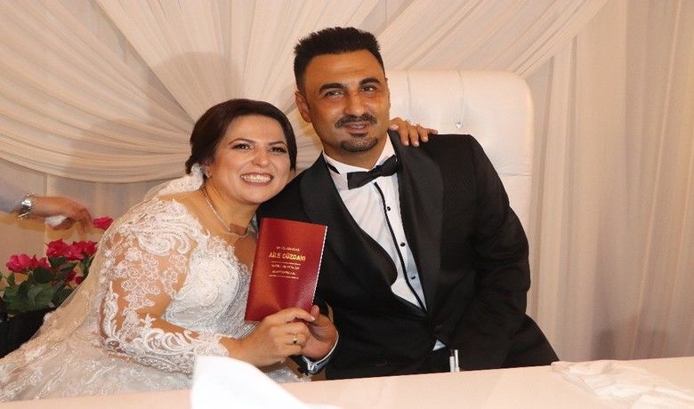 Engelli çift 14 yıl sonra mutluluğu buldu
Engelli çift 14 yıl sonra mutluluğu buldu