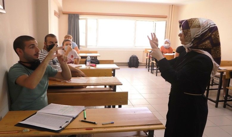 Engelli bireylere 2 dilde KPSS kursu
Engelli bireylere 2 dilde KPSS kursu
