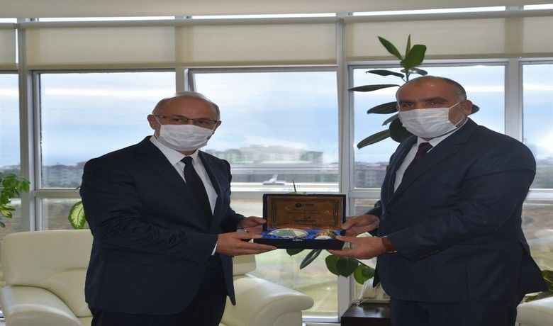 Başkan Sandıkcı’dan Rektör Ünal’a tebrik
Başkan Sandıkcı’dan Rektör Ünal’a tebrik