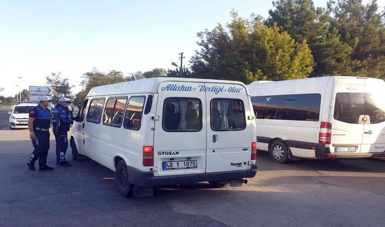 Servis araçları denetimden geçirildi
Servis araçları denetimden geçirildi