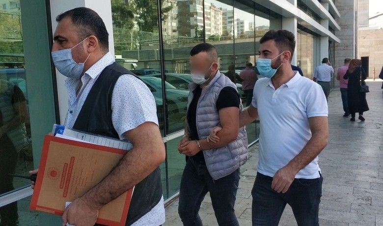 Kazara arkadaşını vurdu
Kazara arkadaşını vurdu