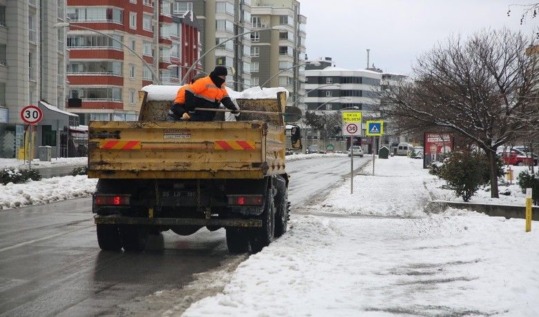 Atakum’da karla mücadele
Atakum’da karla mücadele