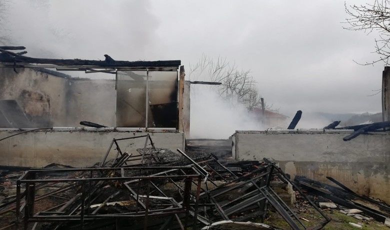 Samsun’da 2 katlı ev küle döndü
Samsun’da 2 katlı ev küle döndü