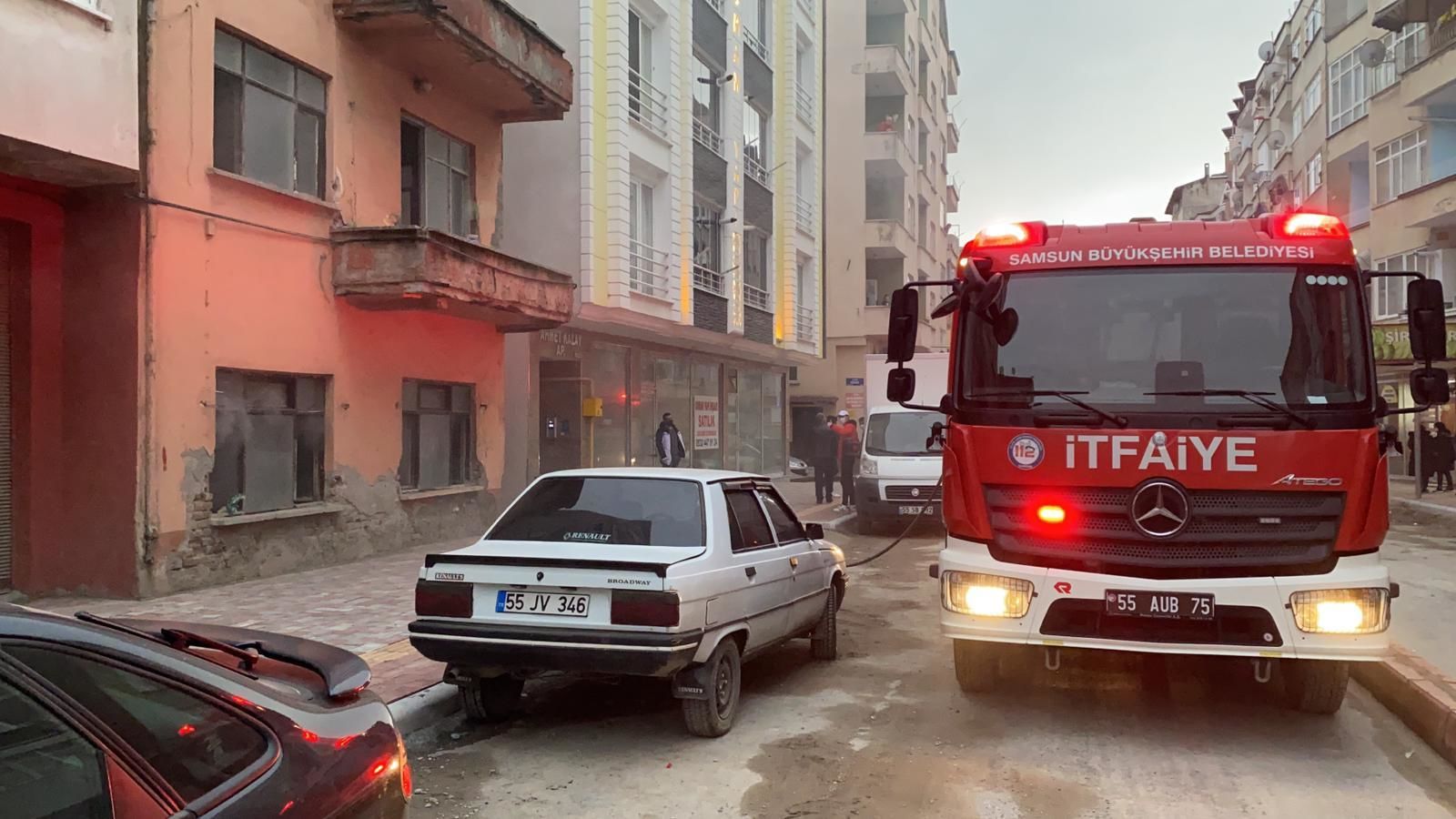 Metruk binada yangın