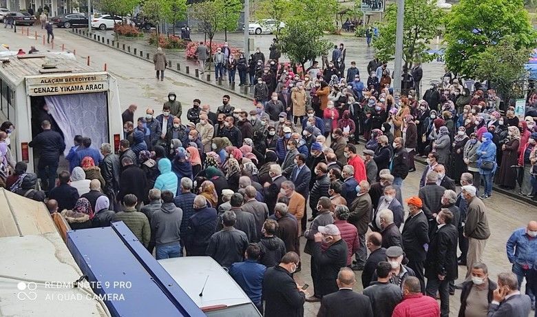 Başkanın eşi defnedildi
Başkanın eşi defnedildi