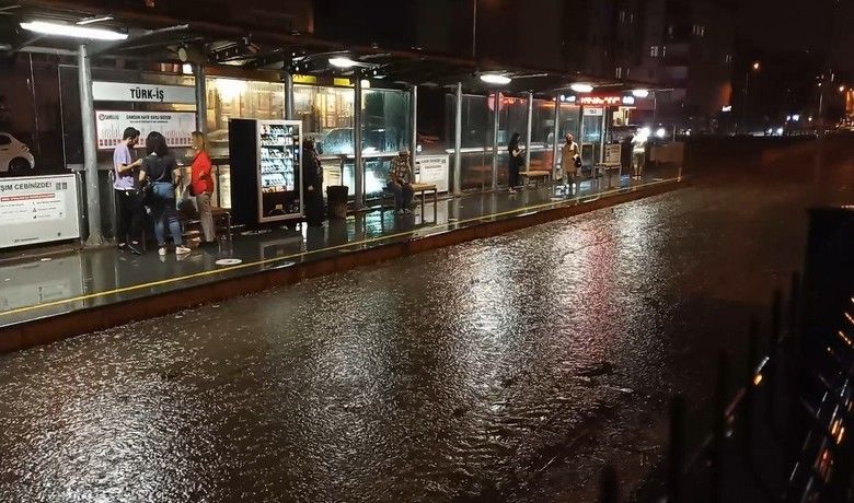 Samsun’da sağanak yağış
Samsun’da sağanak yağış