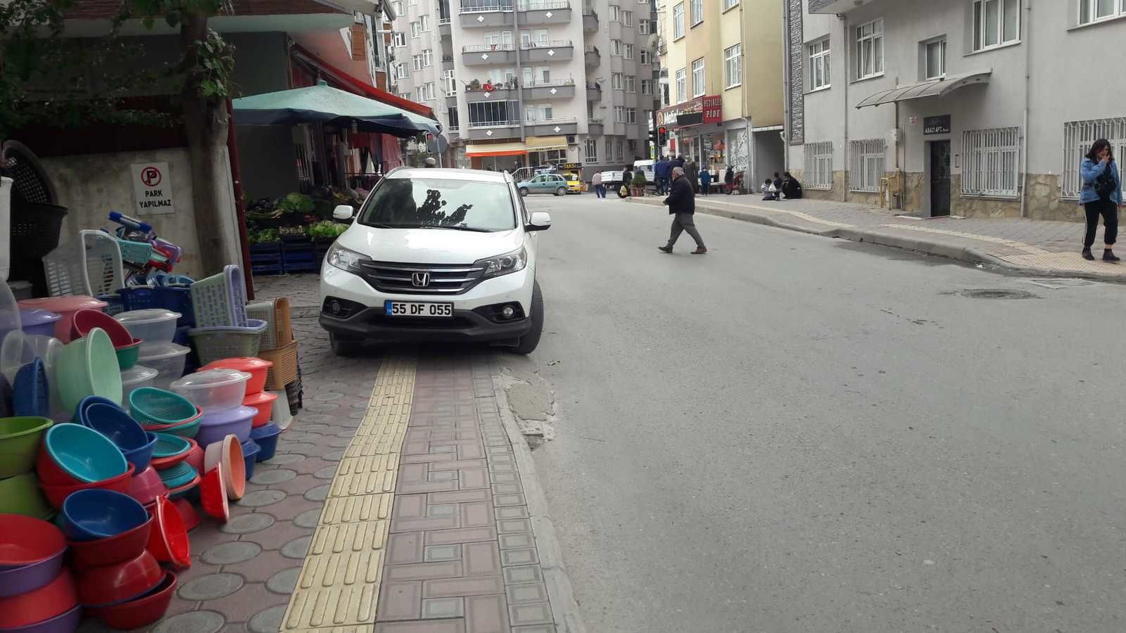 Bafra'dan kaldırıma araç parkı manzaraları