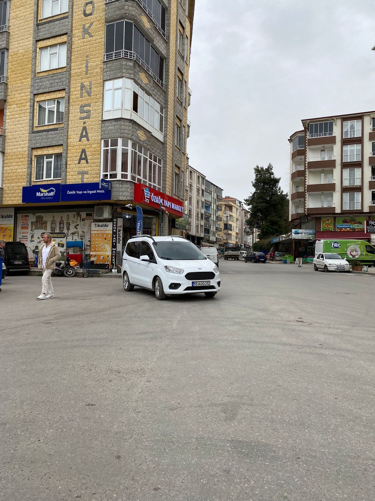 Bafra'dan kaldırıma araç parkı manzaraları