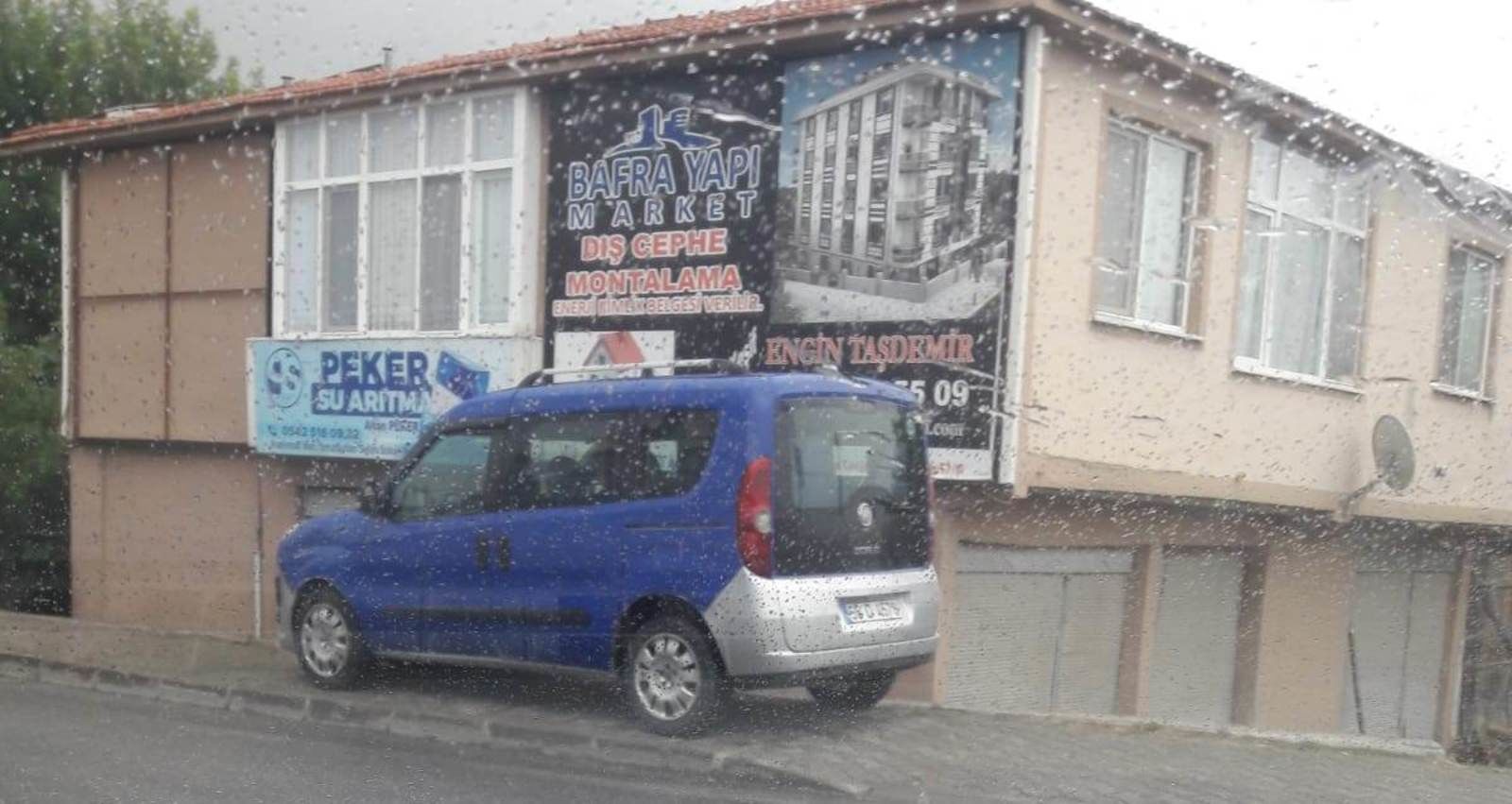 Bafra'dan kaldırıma araç parkı manzaraları