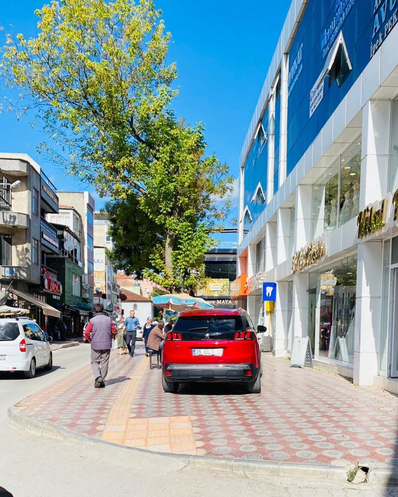 Bafra'dan kaldırıma araç parkı manzaraları