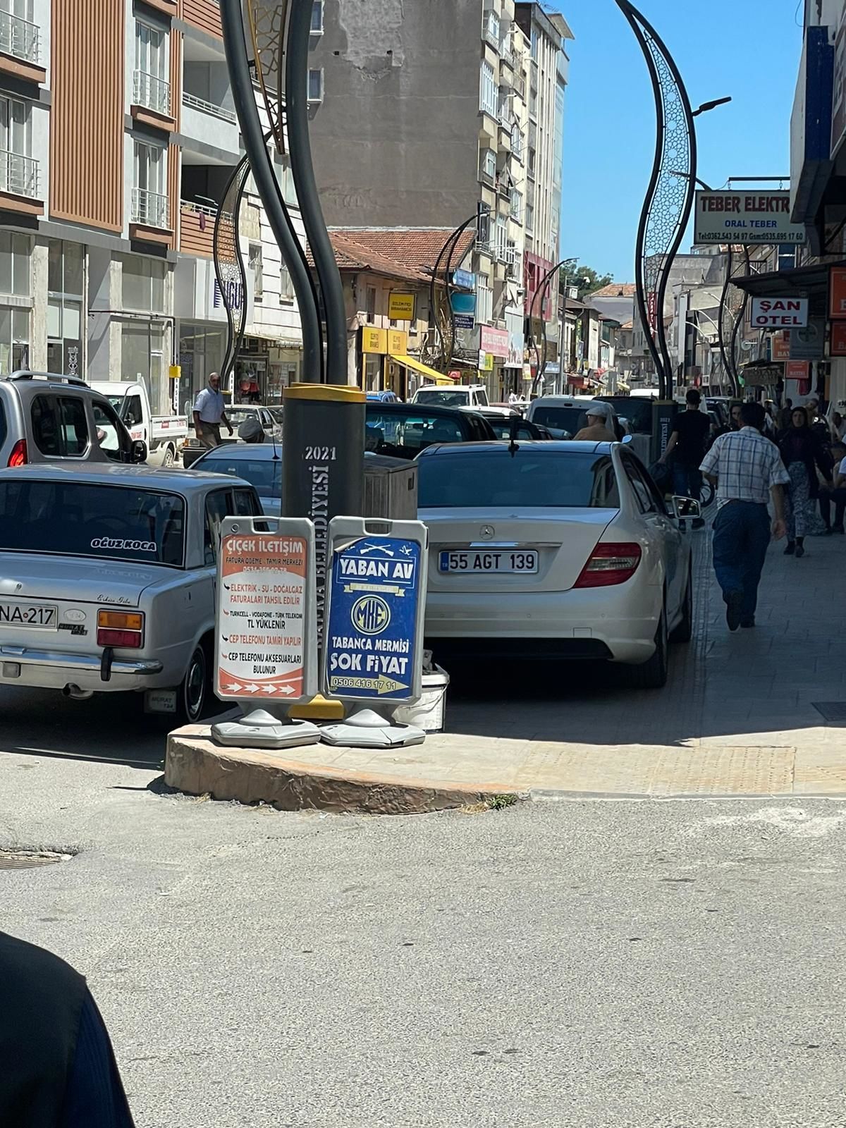 Bafra'dan kaldırıma araç parkı manzaraları