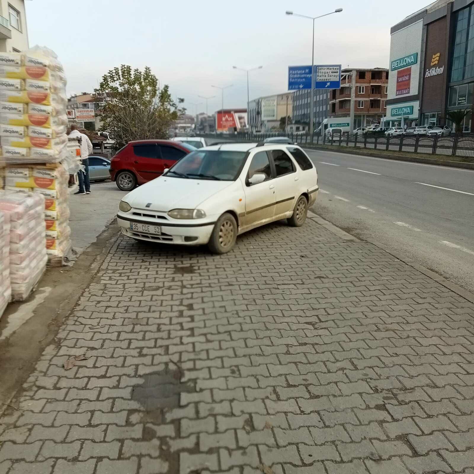 Bafra'dan kaldırıma araç parkı manzaraları