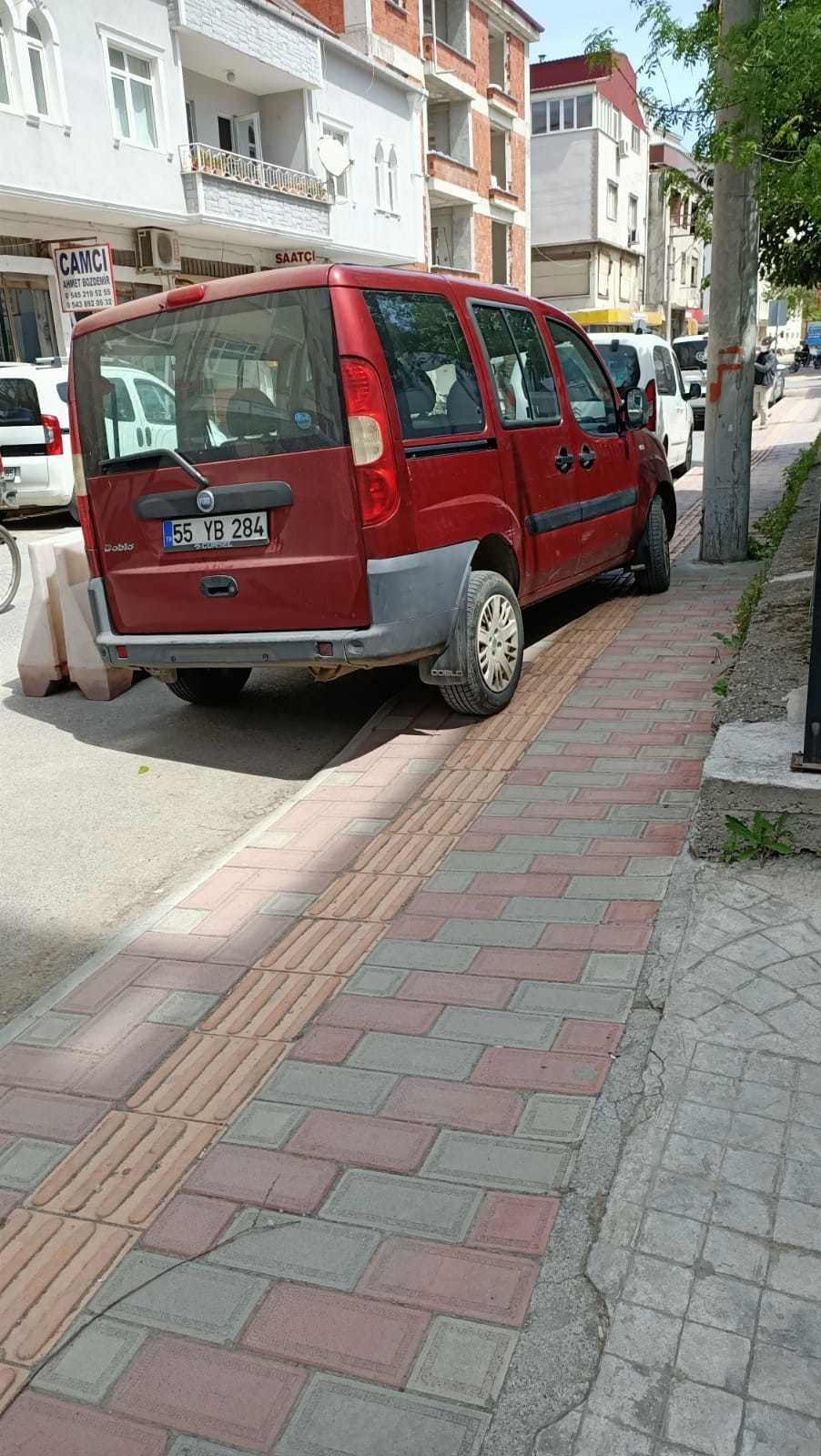 Bafra'dan kaldırıma araç parkı manzaraları