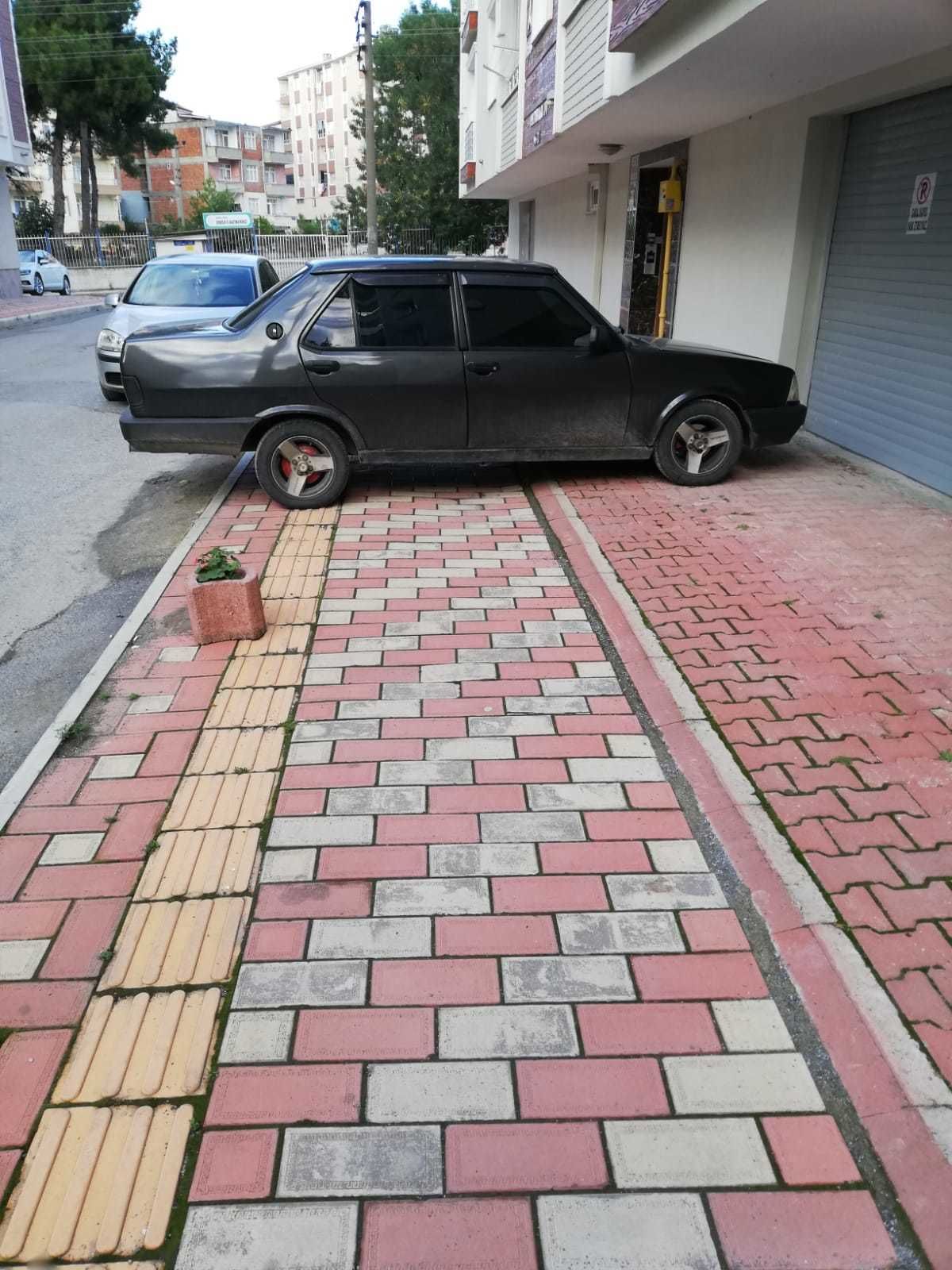 Bafra'dan kaldırıma araç parkı manzaraları