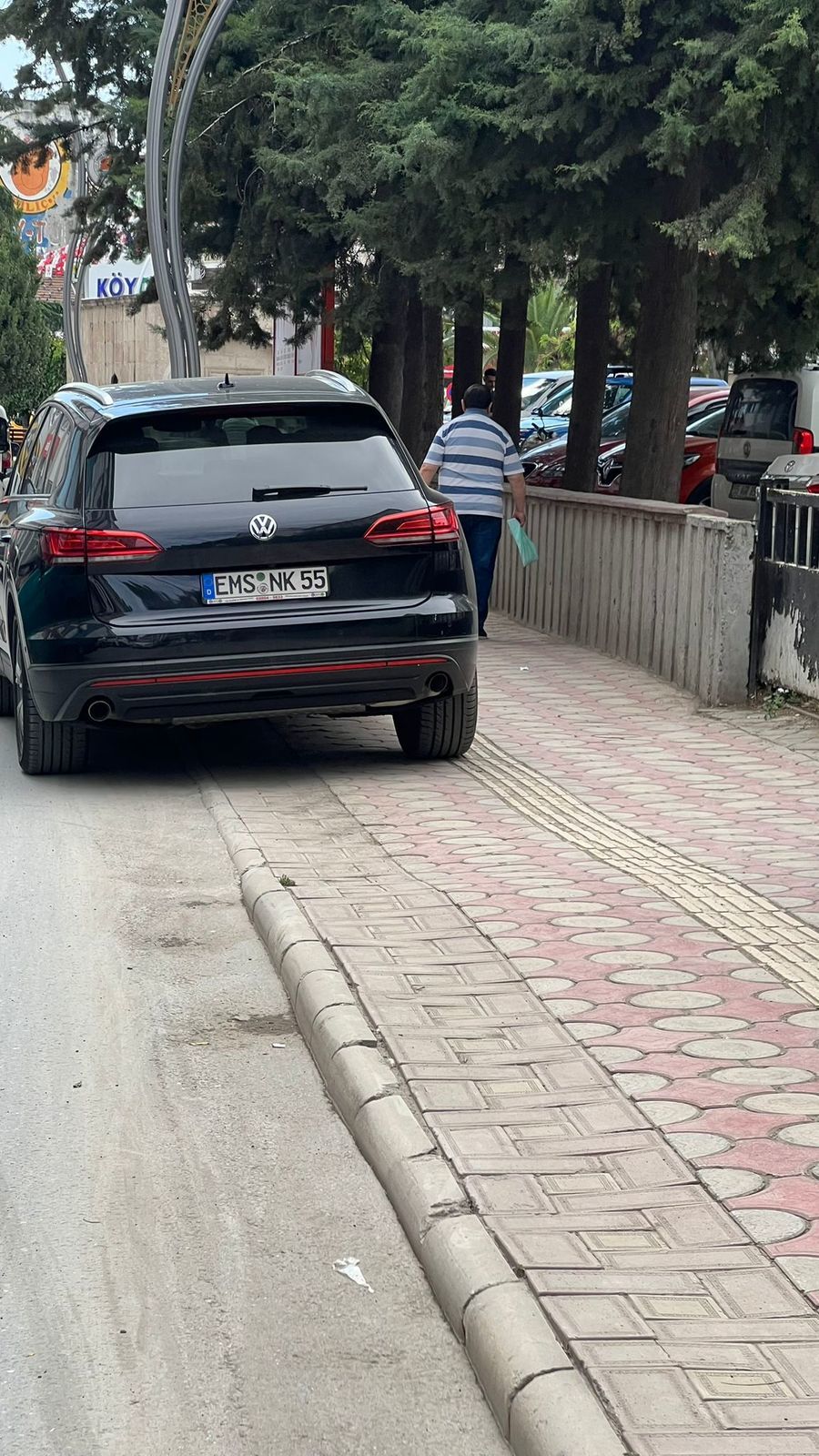 Bafra'dan kaldırıma araç parkı manzaraları