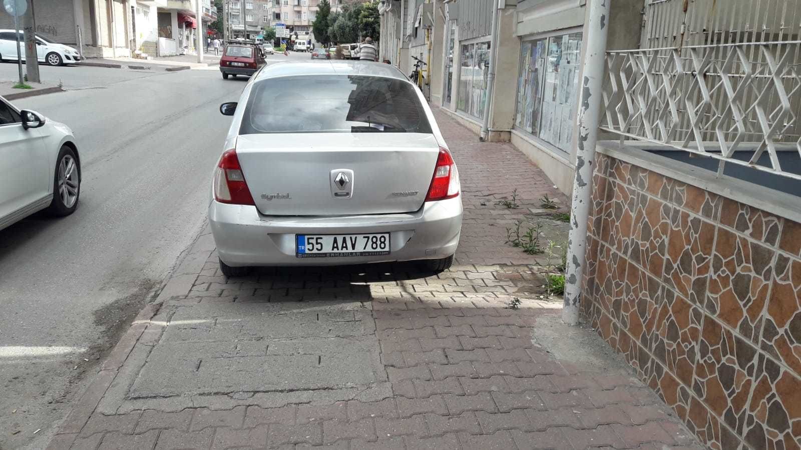 Bafra'dan kaldırıma araç parkı manzaraları