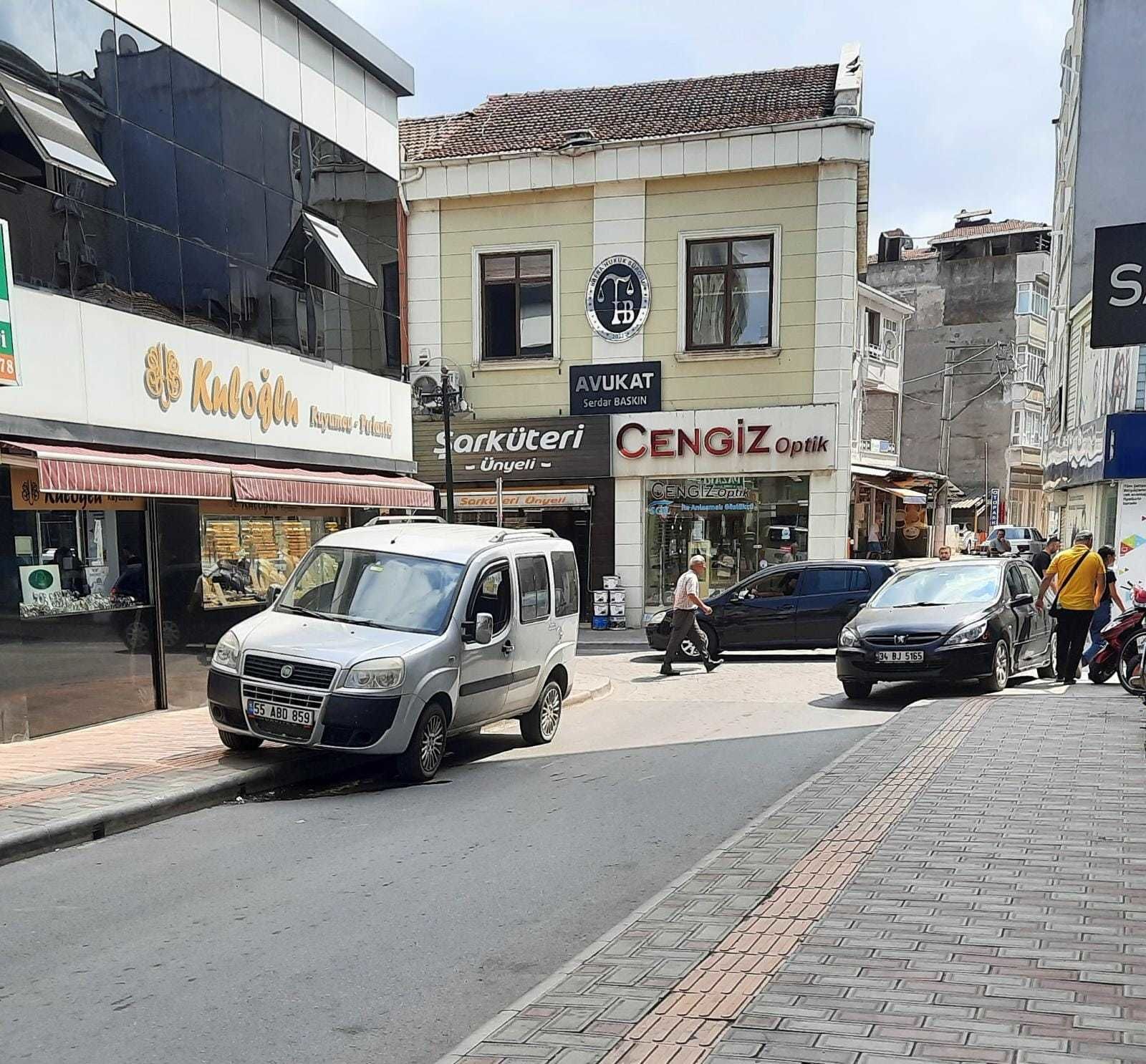 Bafra'dan kaldırıma araç parkı manzaraları