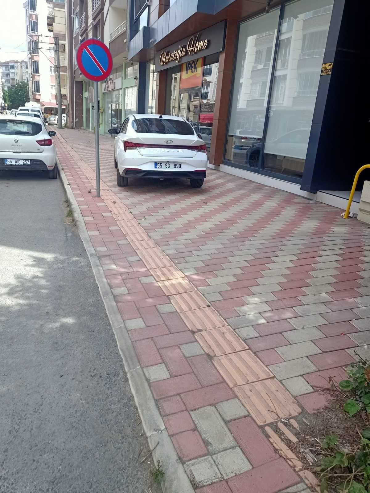 Bafra'dan kaldırıma araç parkı manzaraları
