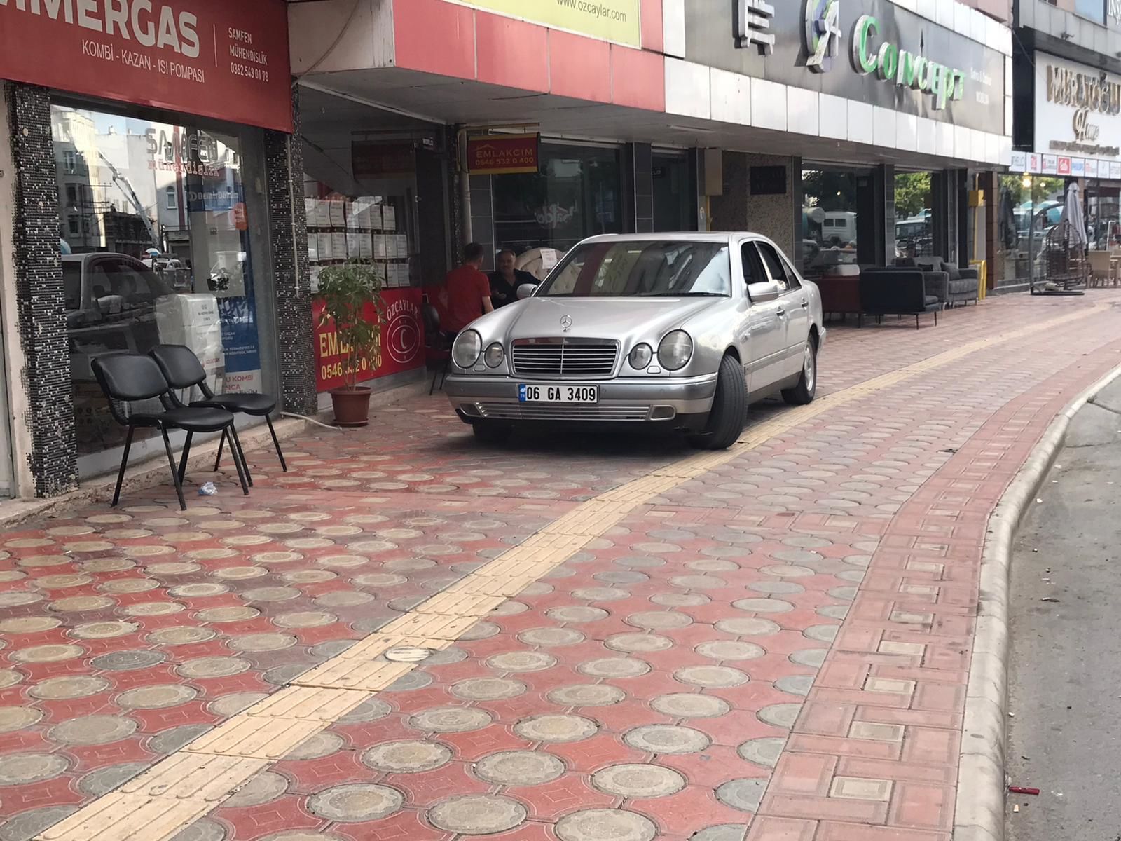 Bafra'dan kaldırıma araç parkı manzaraları