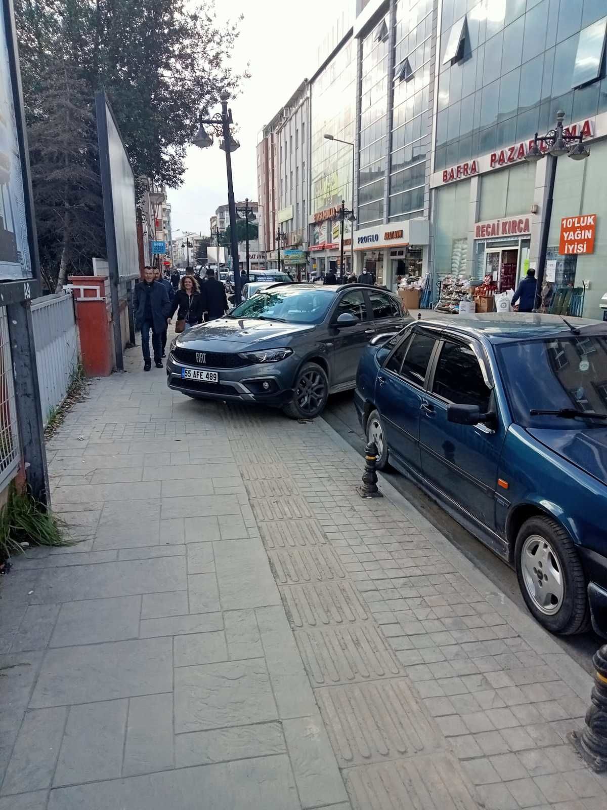 Bafra'dan kaldırıma araç parkı manzaraları