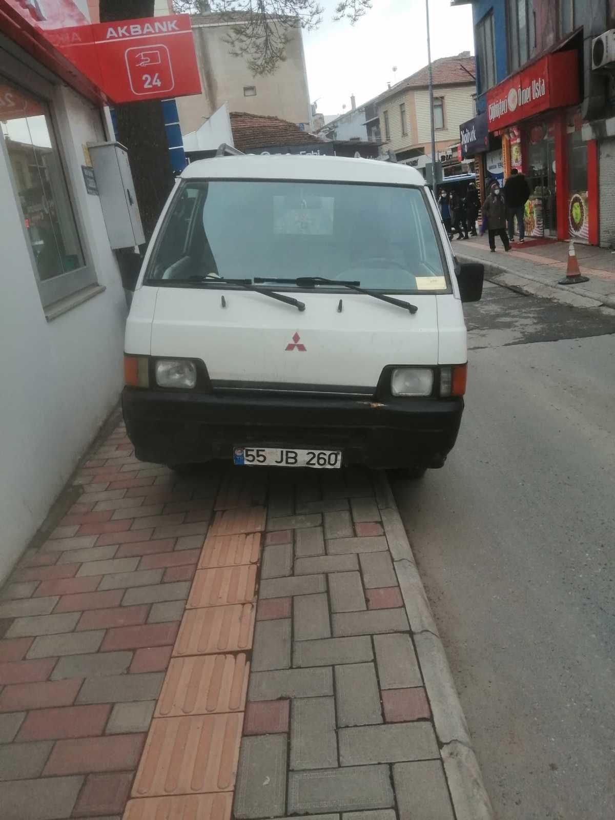 Bafra'dan kaldırıma araç parkı manzaraları