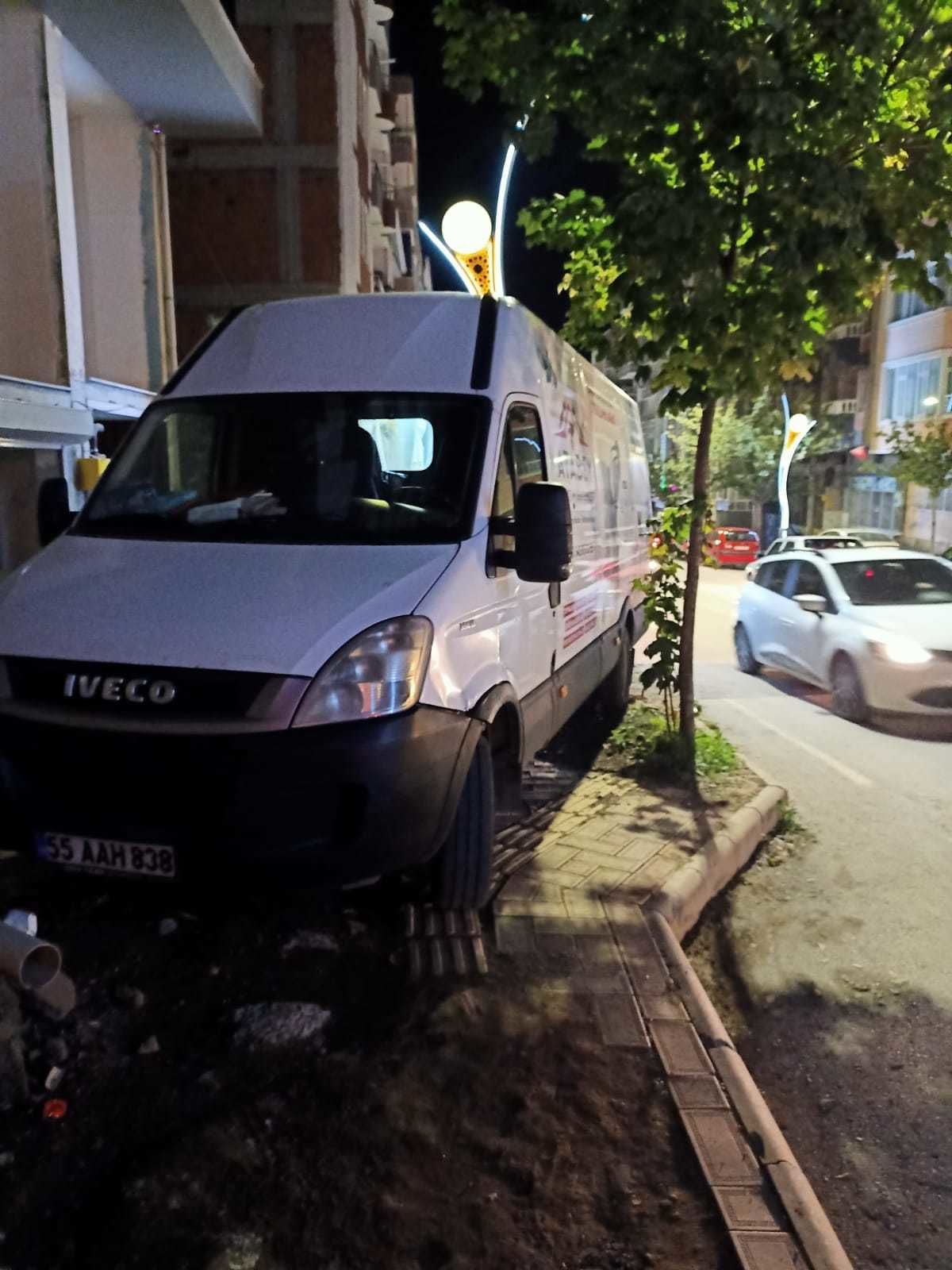 Bafra'dan kaldırıma araç parkı manzaraları