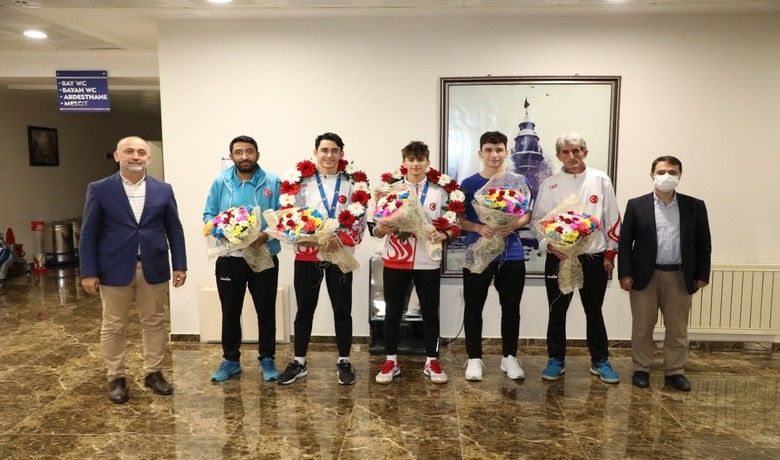 Badmintonda Avrupa üçüncüsü oldular
Badmintonda Avrupa üçüncüsü oldular