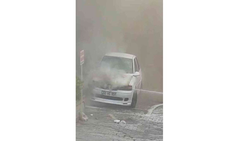 Park halindeki otomobilde yangın
Park halindeki otomobilde yangın