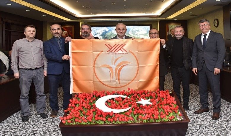 OMÜ 14. turuncu bayrağını aldı OMÜ 14. turuncu bayrağını aldı