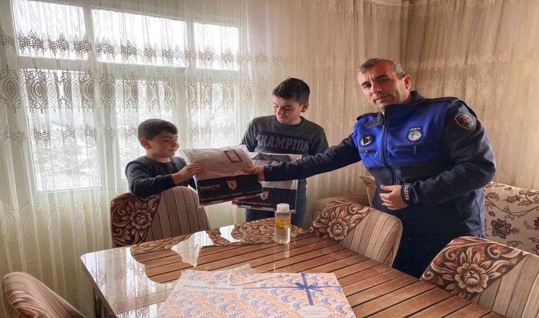 Öğrencilerin forma sevinci
Öğrencilerin forma sevinci