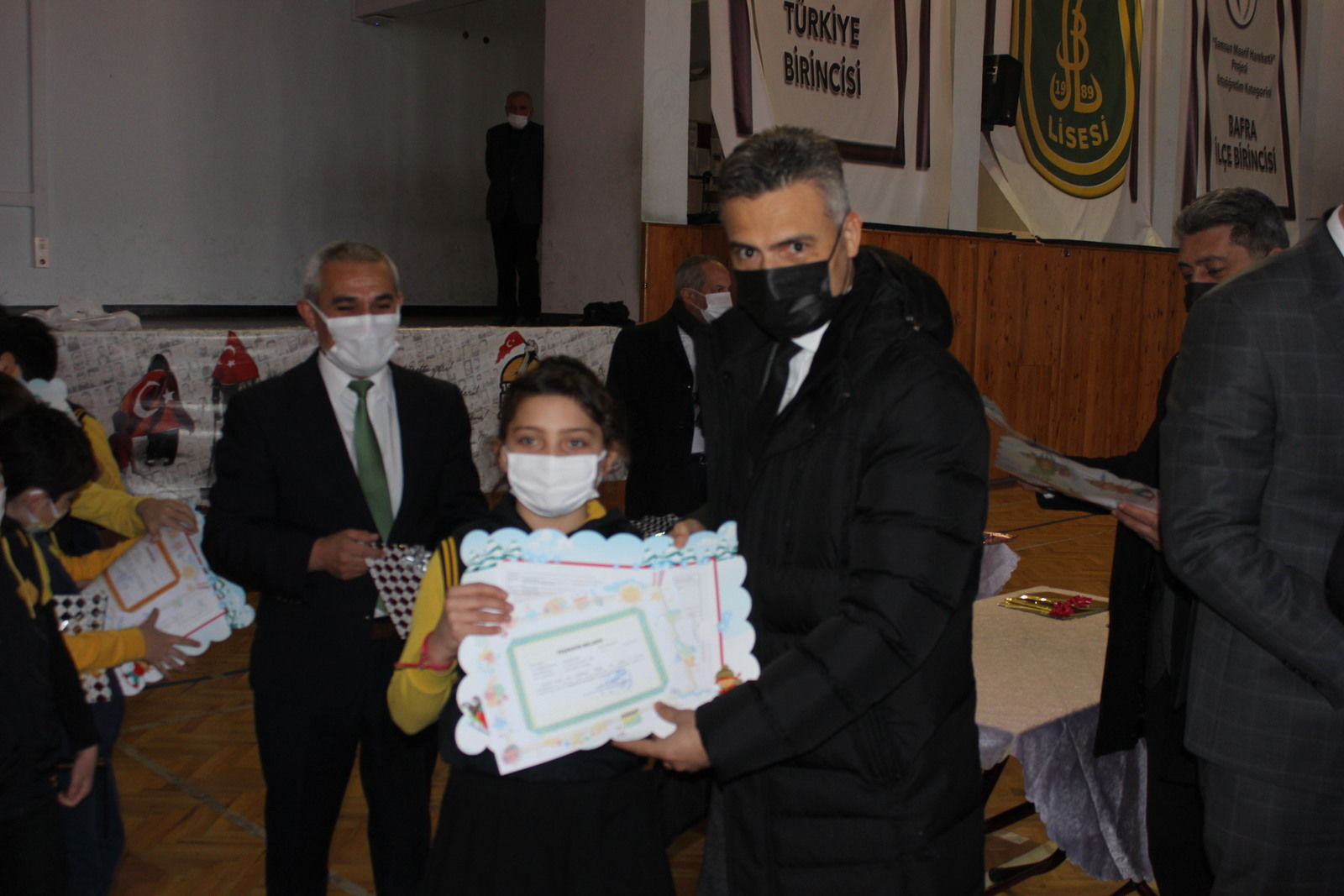 Bafra’da 24 bin öğrenci karnelerini aldı
