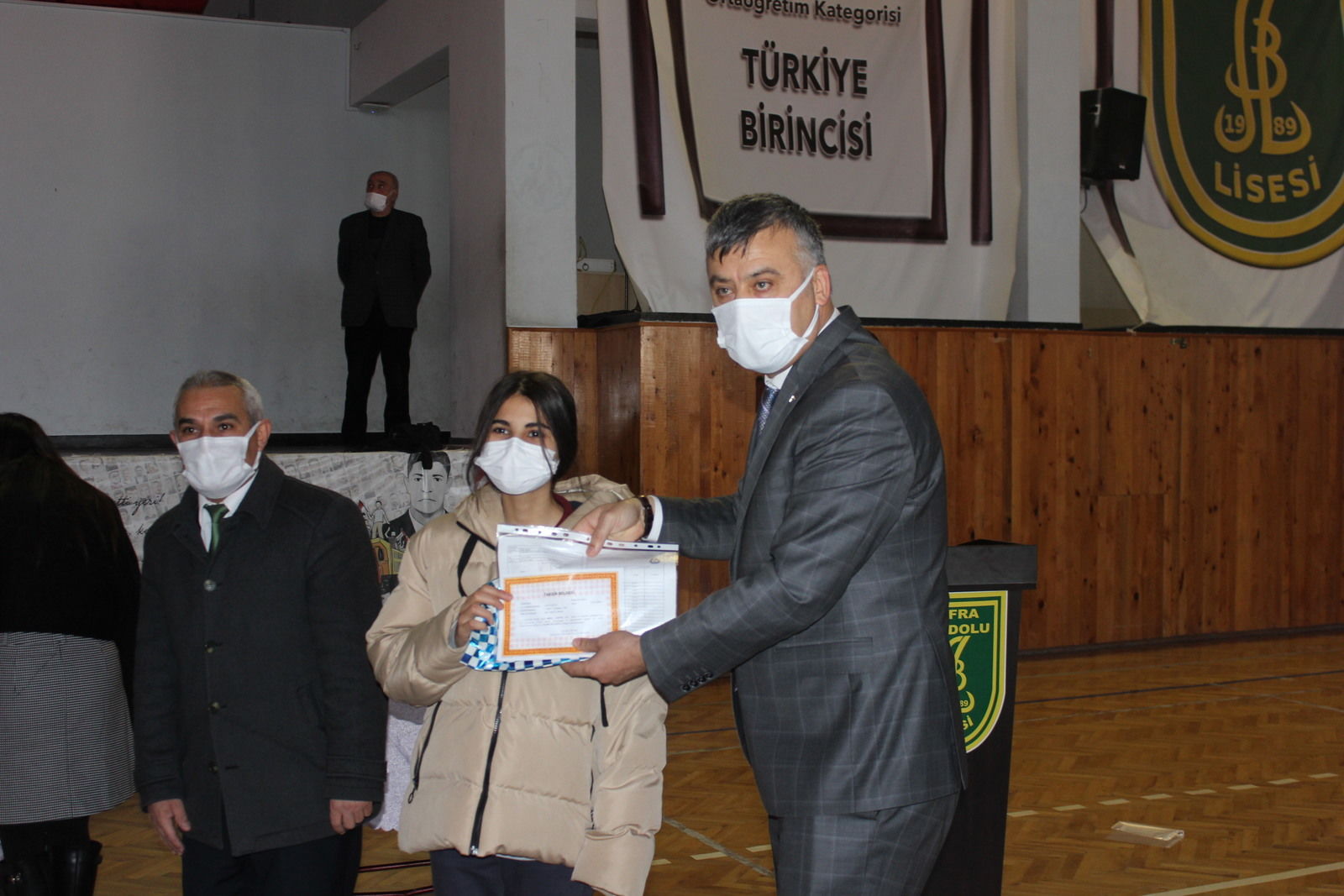 Bafra’da 24 bin öğrenci karnelerini aldı
