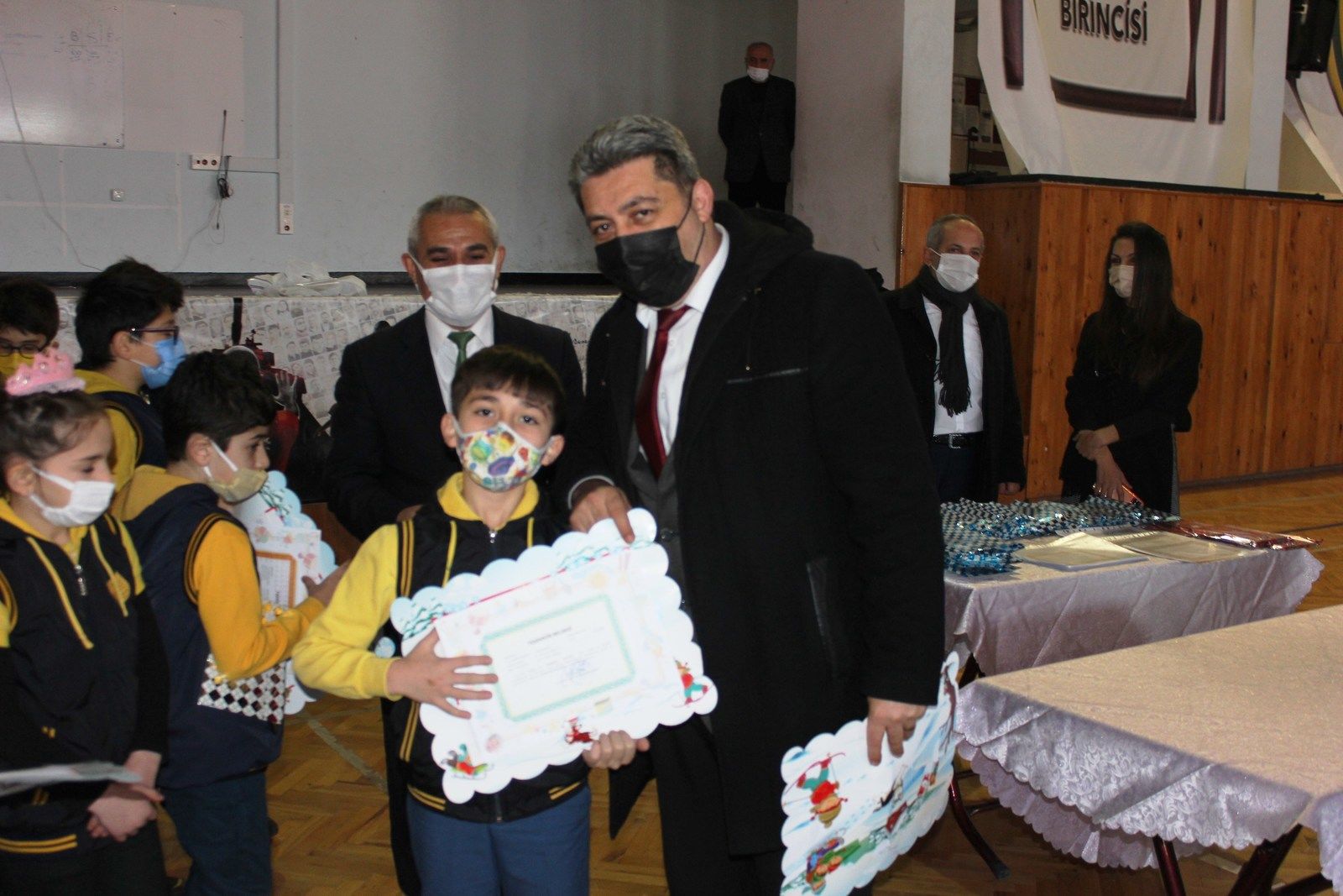 Bafra’da 24 bin öğrenci karnelerini aldı

