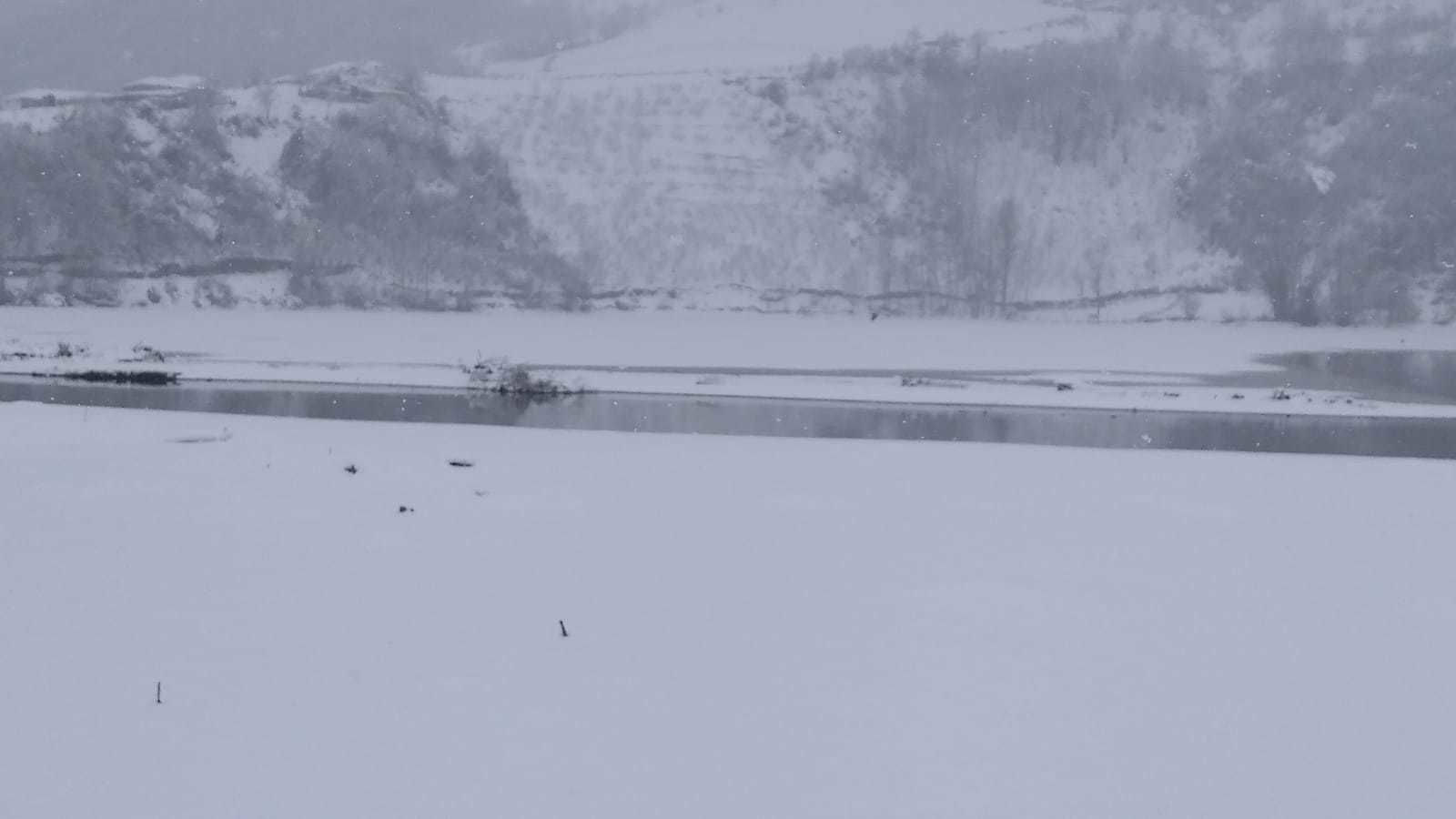 Derbent Baraj Gölü buz tuttu