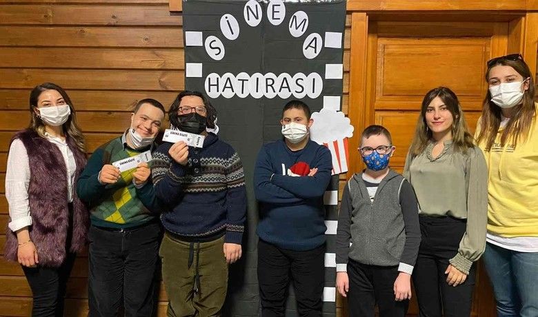 Down sendromlu çocuklara özel sinema
Down sendromlu çocuklara özel sinema