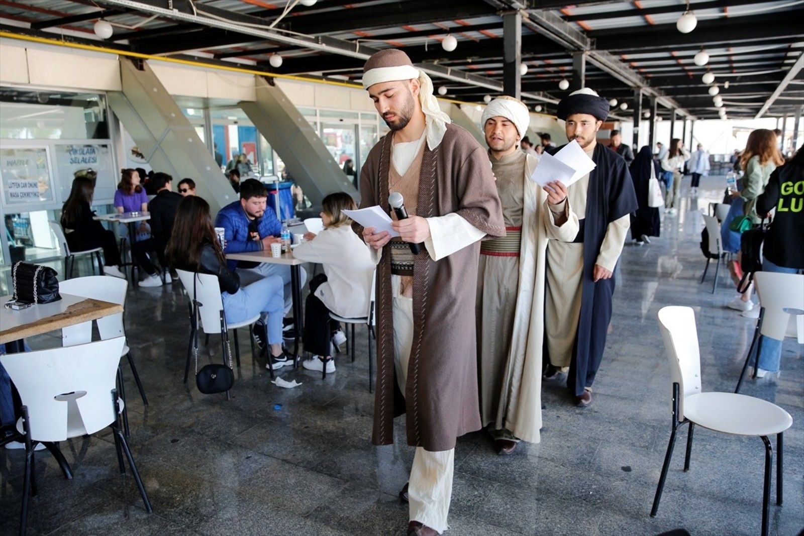 Öğrencilerden ‘Türkçe’ eylemi
